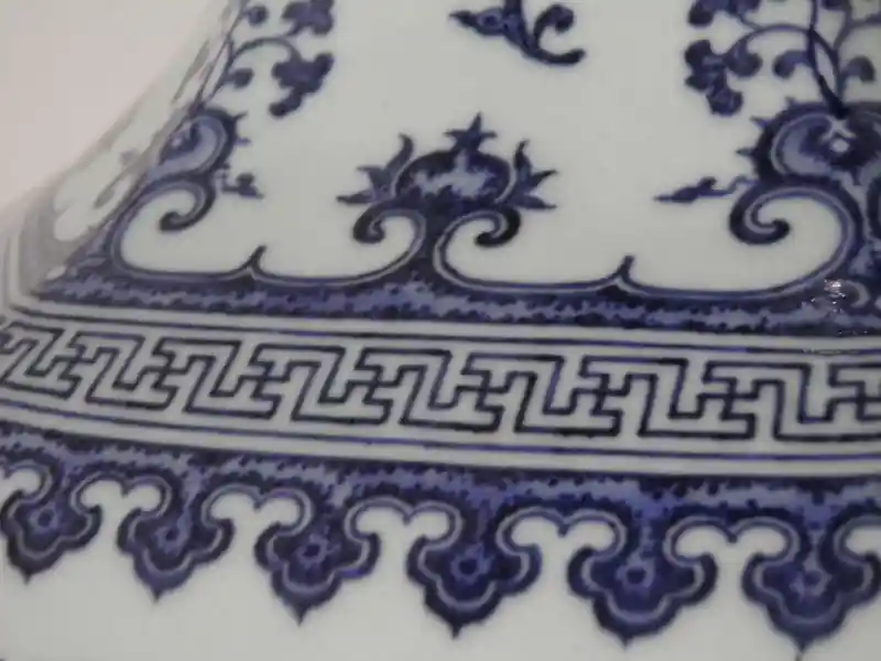 Swastika with extended arms designed on a Chinese vase